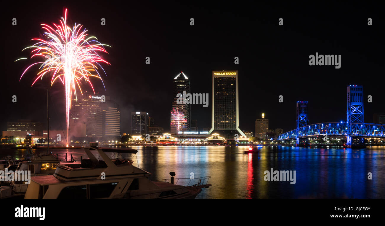 Fuochi d' artificio su Jacksonville, Florida Foto Stock