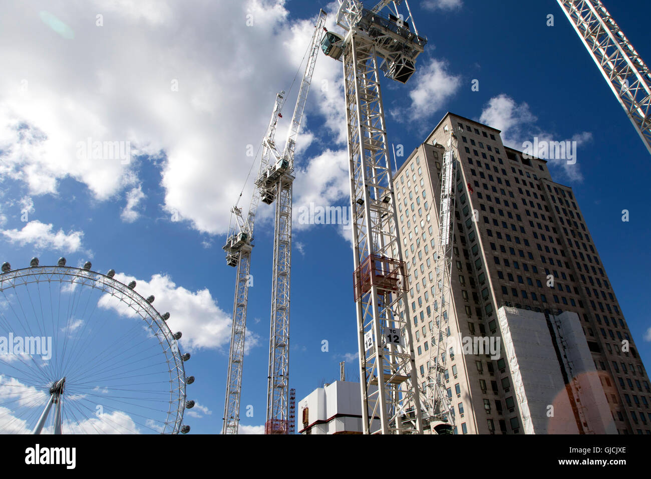 I lavori di costruzione nel centro di Londra vicino al London Eye Foto Stock