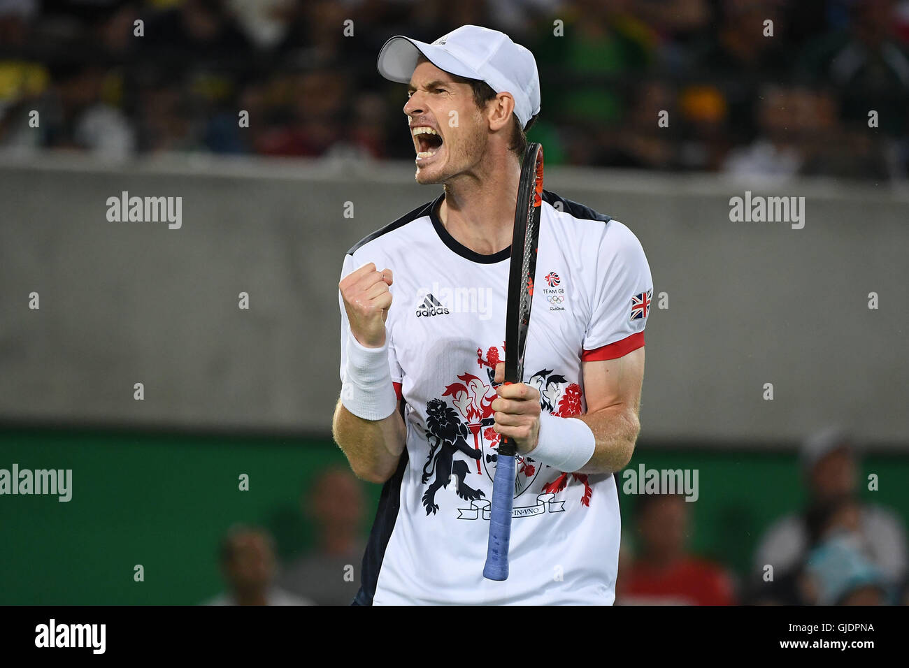 Rio de Janeiro, Brasile. 14 Ago, 2016. Mens singles tennis finali. Andy Murray (GBR) versus Juan Mart&#sso;n del Potro (ARG). Andy Murray (GBR) celebra un punto sul suo modo di vincere la finale Credito: Azione Sport Plus/Alamy Live News Foto Stock