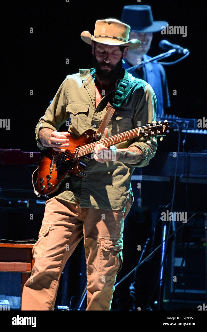 MIAMI BEACH, FL - 13 agosto: Ray Lamontagne esegue con My Morning Jacket al Fillmore il 13 agosto 2016 a Miami Beach, in Florida. Credito: mpi04/MediaPunch Foto Stock