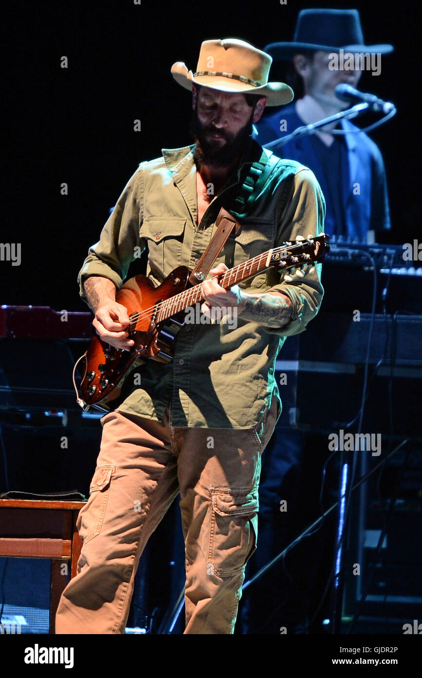 MIAMI BEACH, FL - 13 agosto: Ray Lamontagne esegue con My Morning Jacket al Fillmore il 13 agosto 2016 a Miami Beach, in Florida. Credito: mpi04/MediaPunch Foto Stock