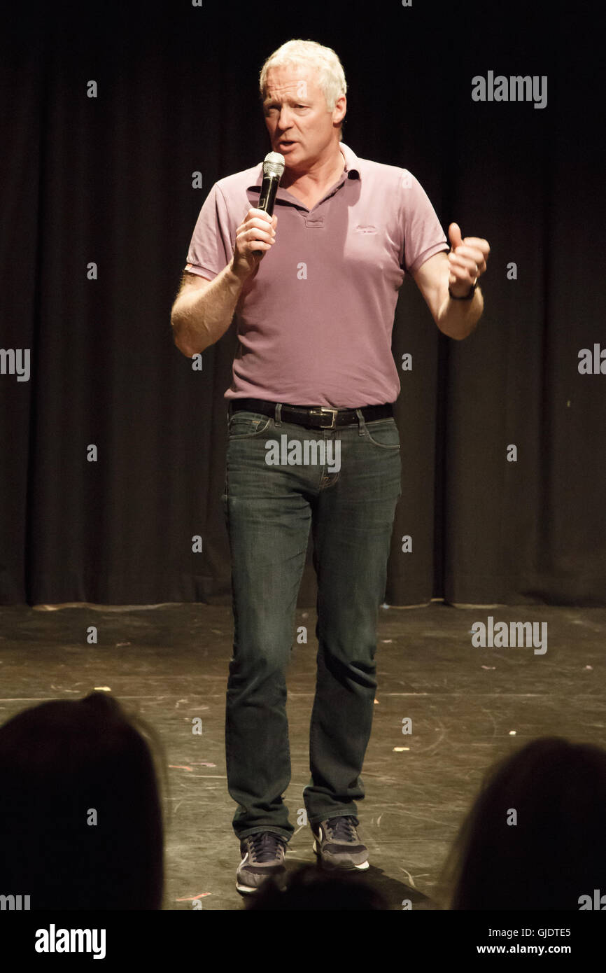 Edimburgo, Scozia. Il 15 agosto 2016. Scottish comico e chansonnier Rory Bremner esegue una mostra al Edinburgh Festival Fringe. Brian Wilson/Alamy Live News. Foto Stock