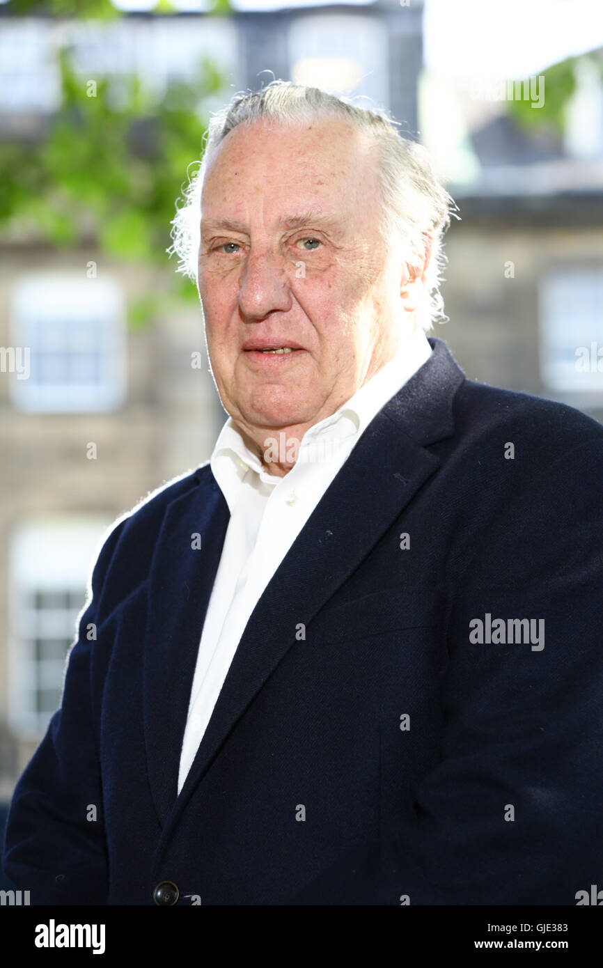 Edimburgo, Scozia. Il 13 agosto 2016. Autore e spy thriller scrittore Frederick Forsyth a Edinburgh International Book Festival. Scrittore di Thriller Frederick Forsyth a Edinburgh Book Festival 2016 Foto Stock