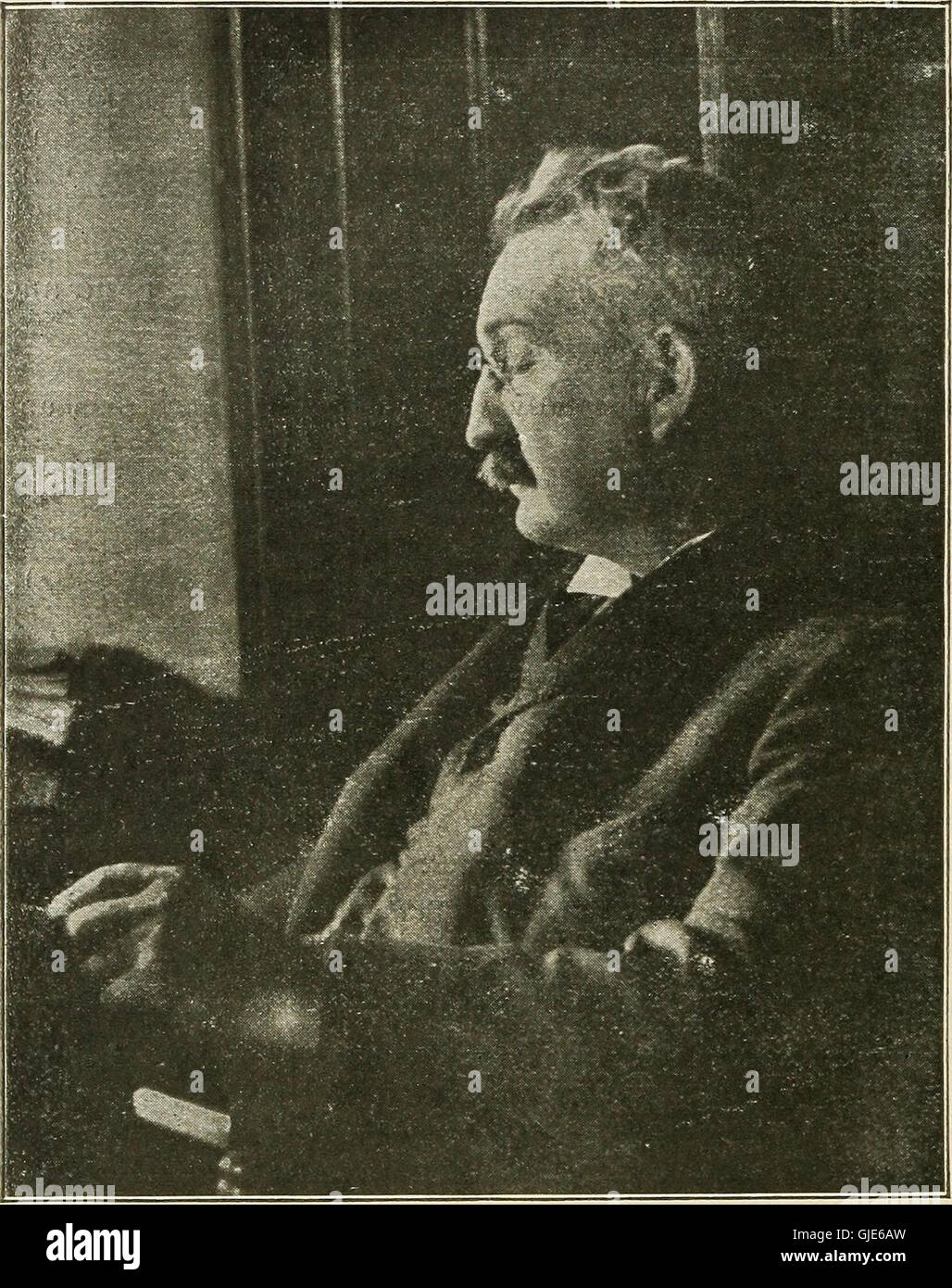 Una guida botanica sulle piante perenni resistenti, pubblicata nel 1907, che fornisce informazioni sulla coltivazione e la cura delle piante perenni in vari climi. Foto Stock