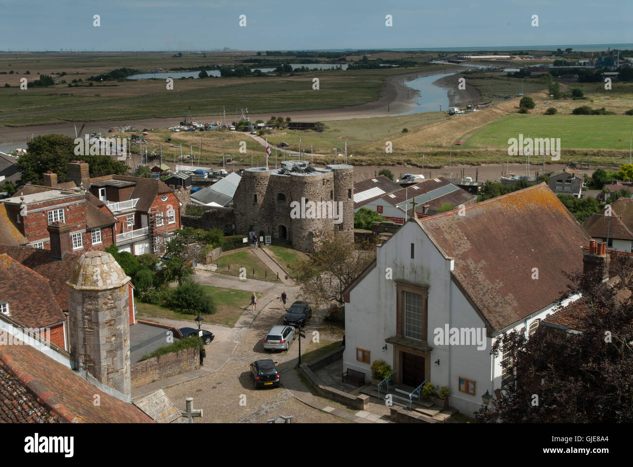 La segala East Sussex Regno Unito il Museo del Castello. Fiume Rother in distanza che conduce al mare. HOMER SYKES Foto Stock