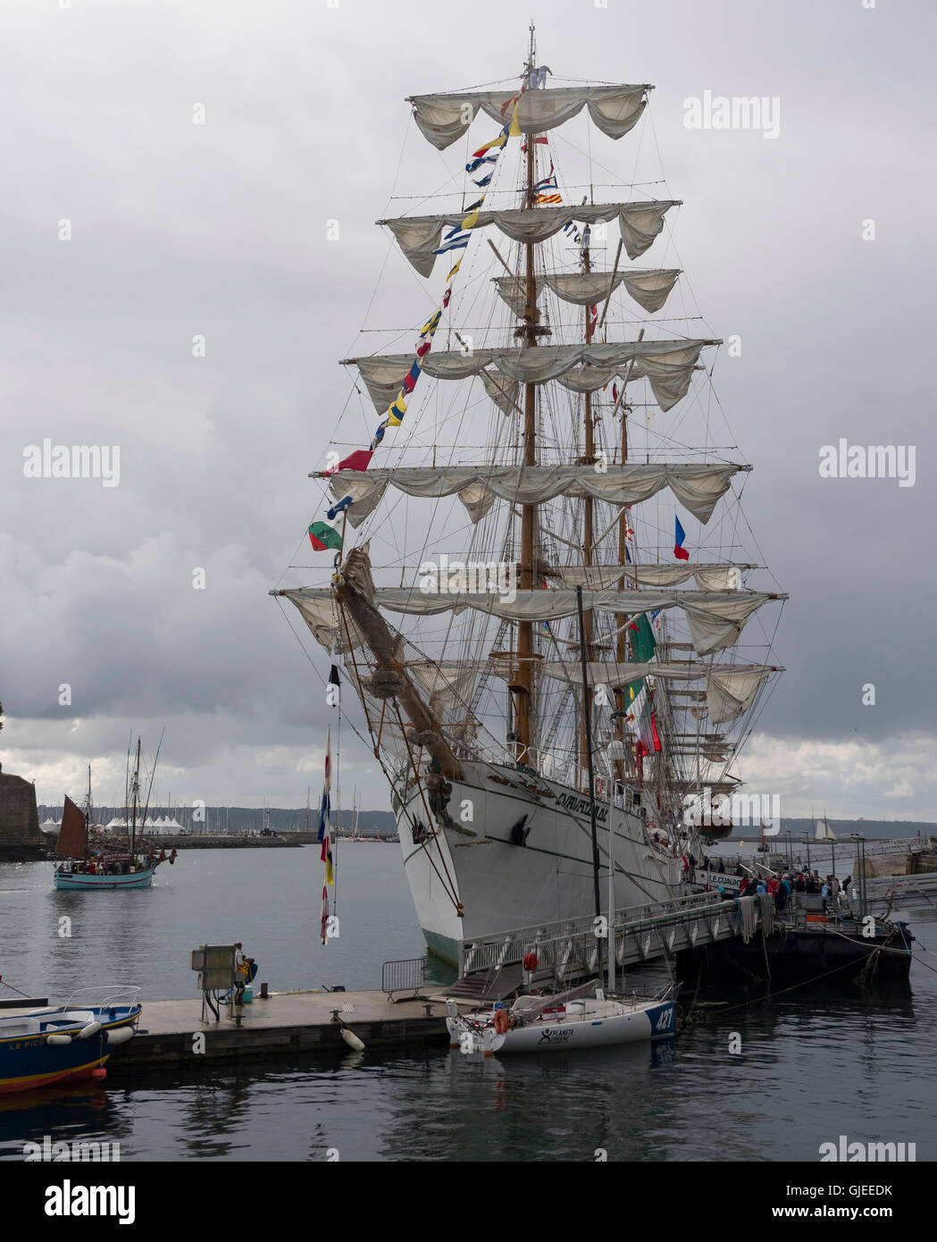 Il messicano trainig a Cuauhtémoc nave ormeggiata su una banchina di Penfeld durante il festival di acqua di Brest 2016. Foto Stock