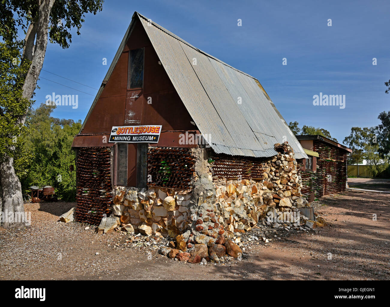 La bottiglia casa in Lightning Ridge nsw, Nuovo Galles del Sud, Australia Foto Stock