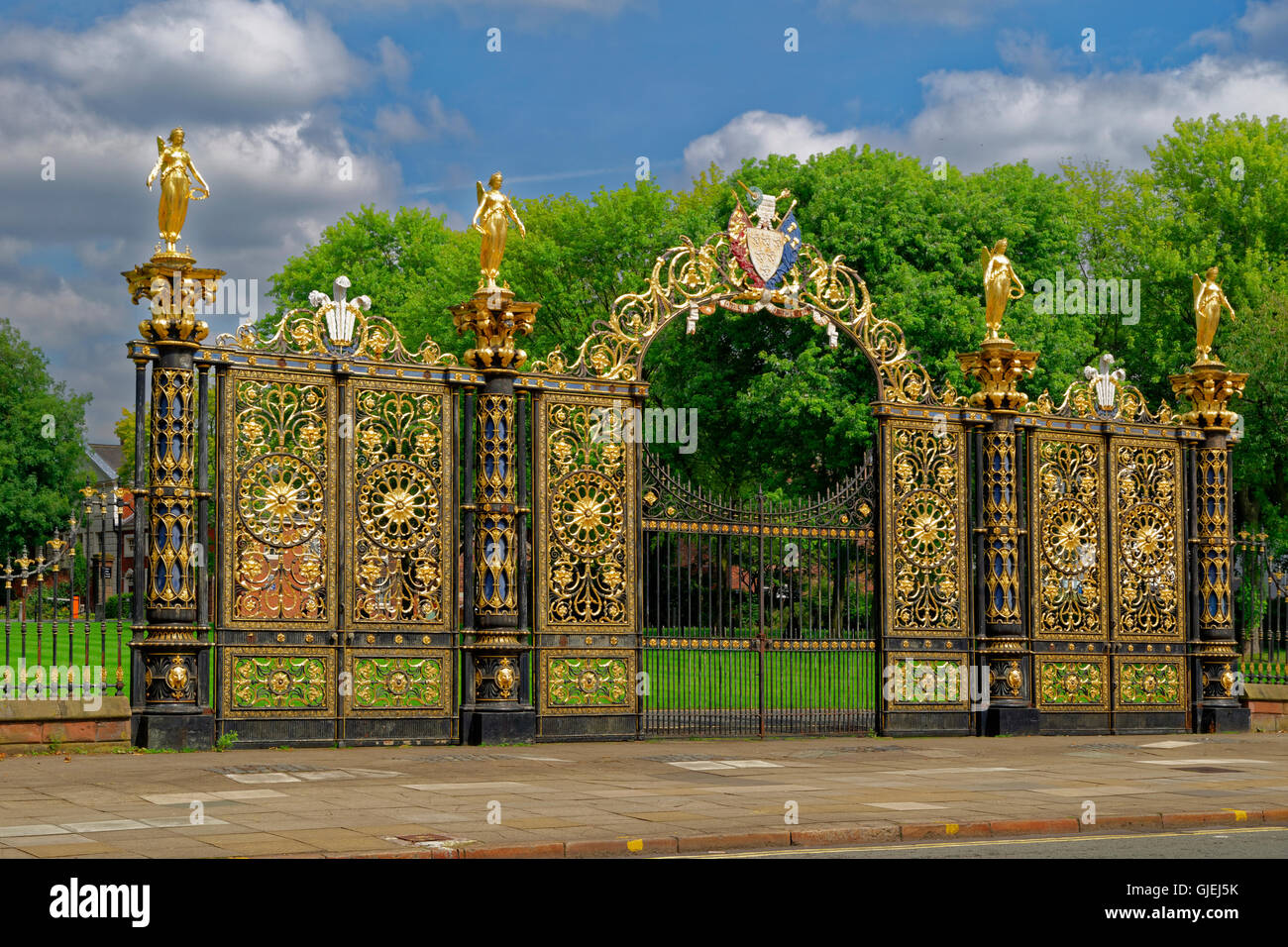 Raffinato Municipio porte al centro citta' di Warrington, Cheshire. Foto Stock