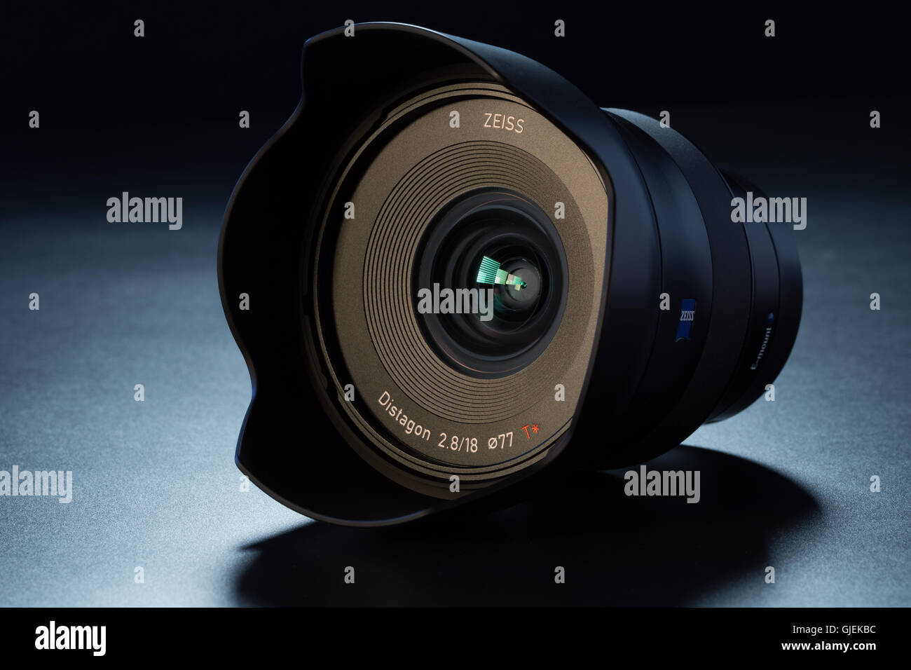 Berlino, Germania - Giugno 06, 2016: FF Zeiss Batis 18mm f/2.8 wide-angleLens per Sony e mount Foto Stock
