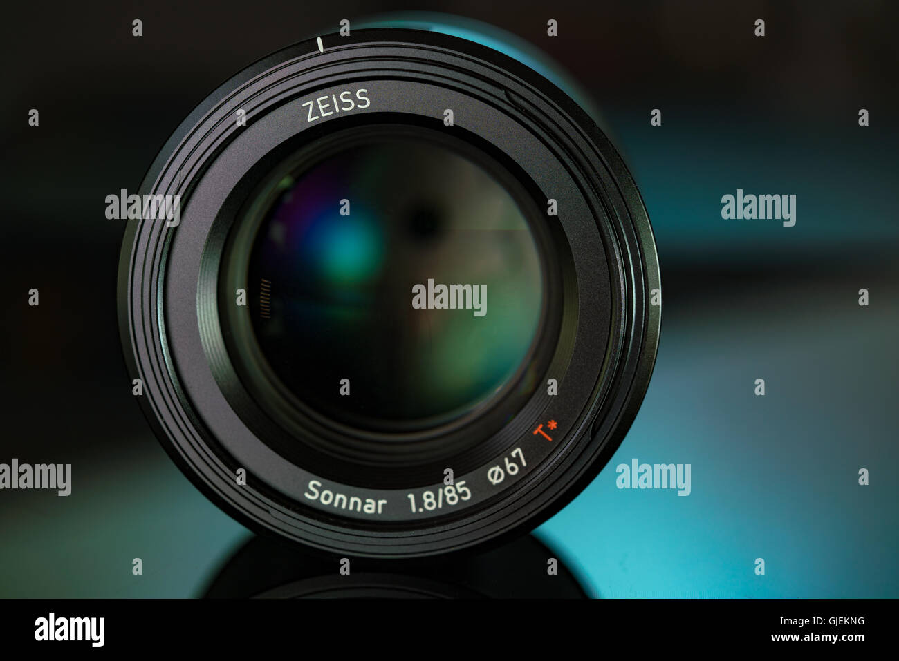 Berlino, Germania - Giugno 06, 2016: la lente della fotocamera Zeiss Batis 85mm f/1.8 lente per Sony e mount Foto Stock