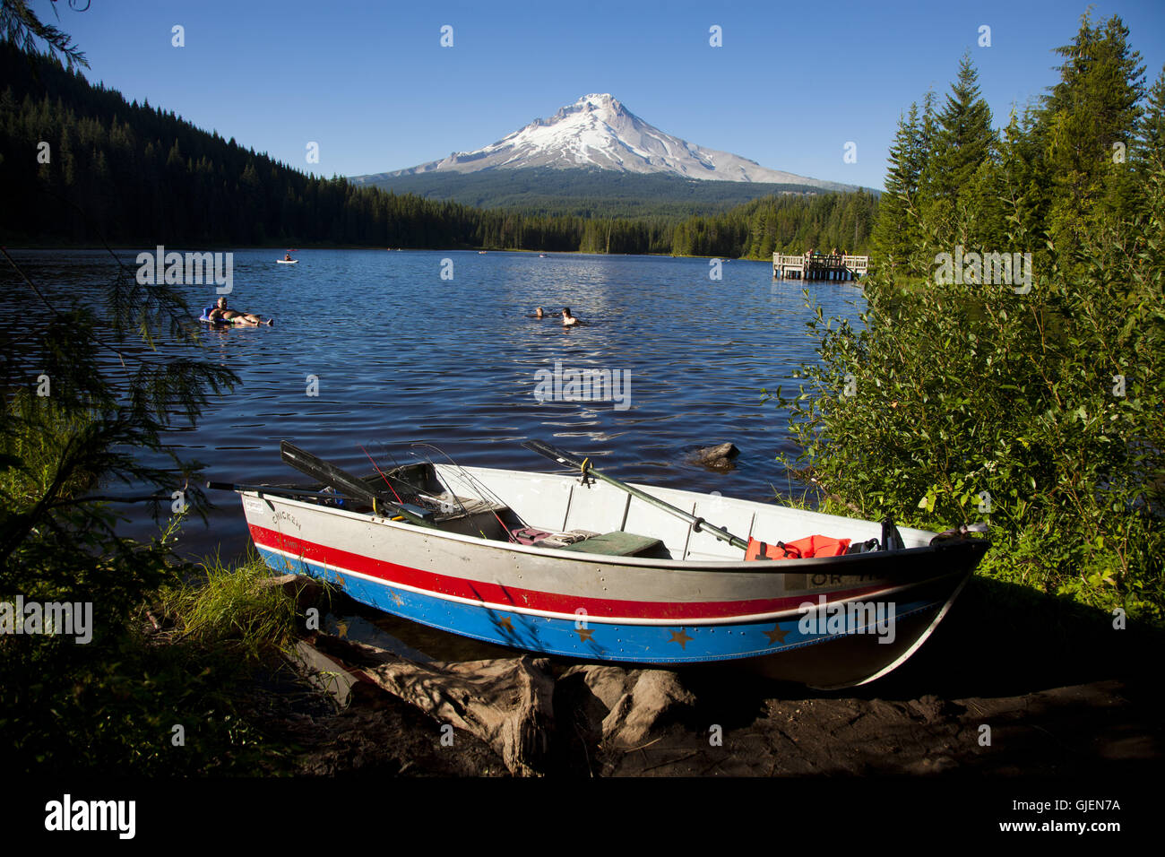 Trillium lago e monte Cofano, circa 7,5 miglia a sud-ovest del monte Hood, Oregon, Stati Uniti d'America Foto Stock