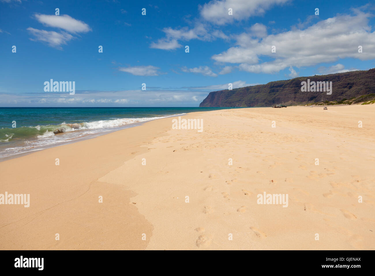 Spiaggia di Polihale sul lato occidentale di Kauai, Hawaii aumenta deserte ampie spiagge di sabbia. Foto Stock