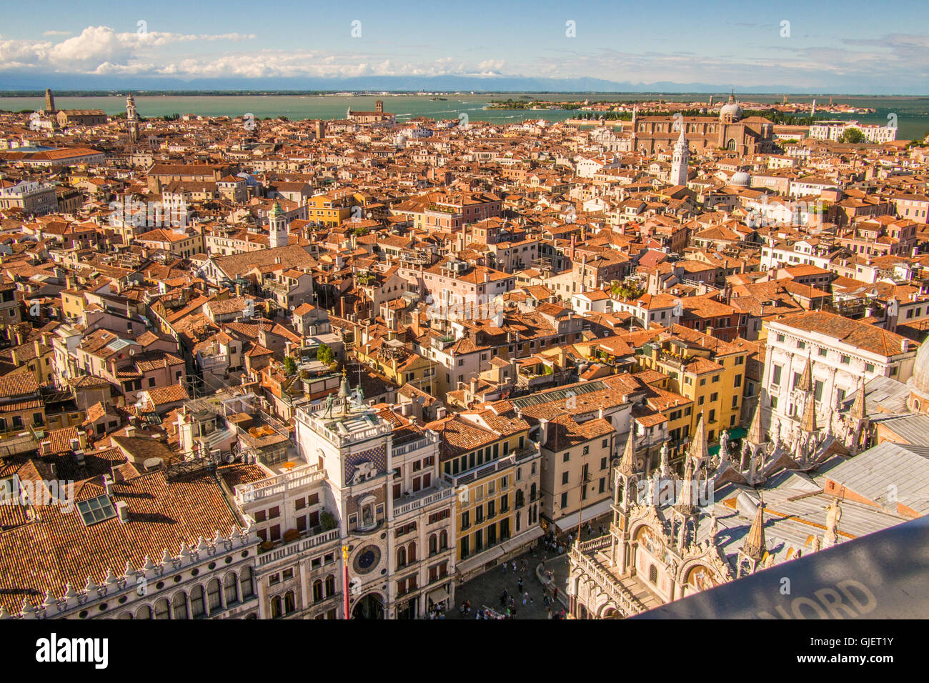 Vista dal Campanile su Piazza San Marco, Venezia, Veneto, Italia. Foto Stock