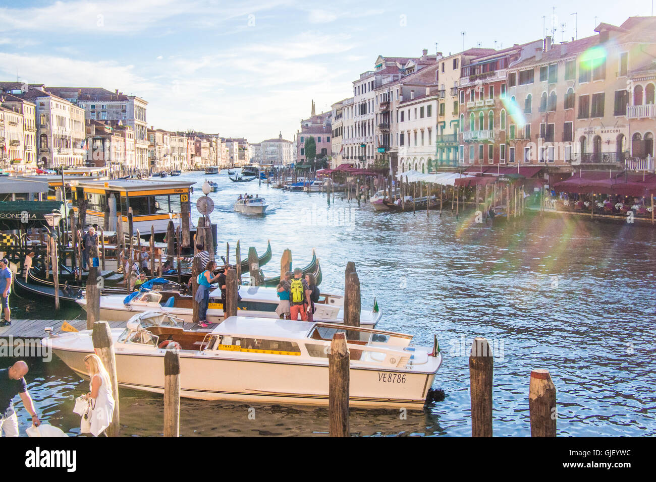 Canal Grande vicino al Ponte di Rialto, Venezia, Veneto, Italia. Foto Stock