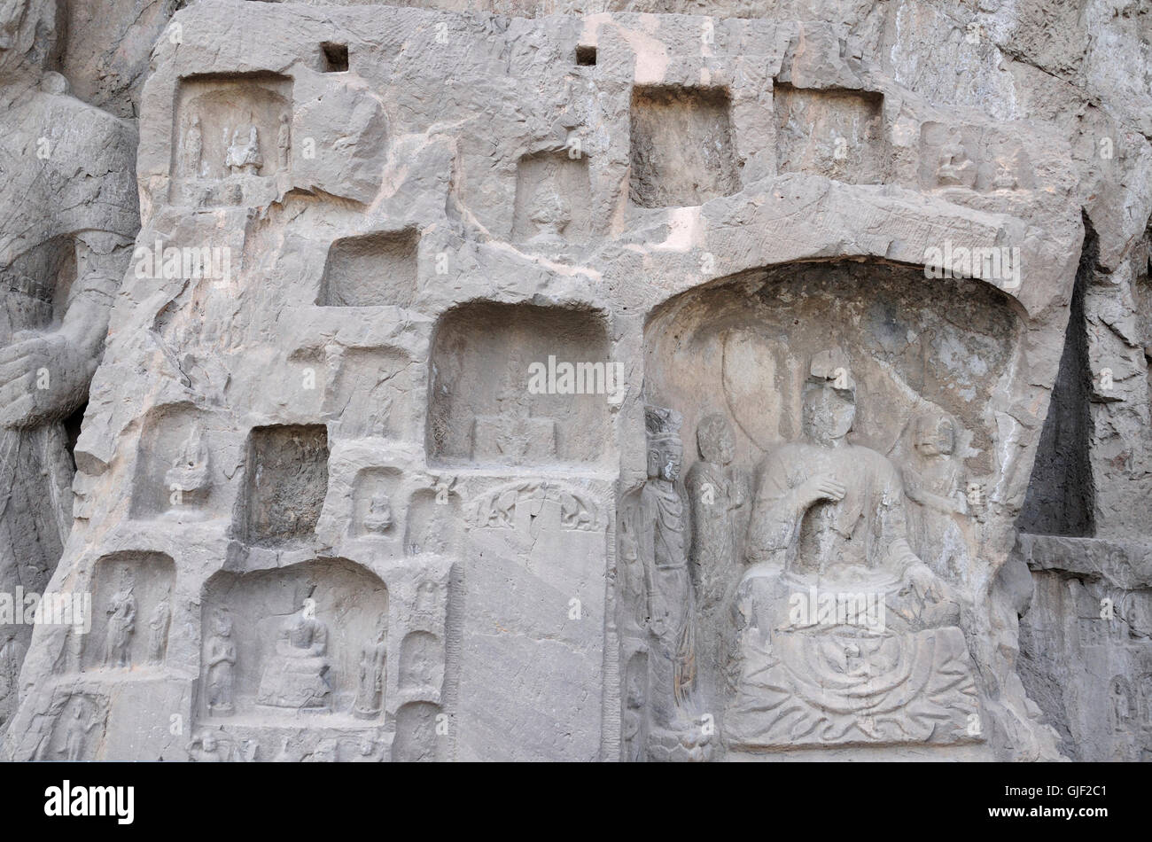 Antiche sculture di Buddha e le grotte con le Grotte di Longmen a Luoyang Cina nella Provincia di Henan. Foto Stock