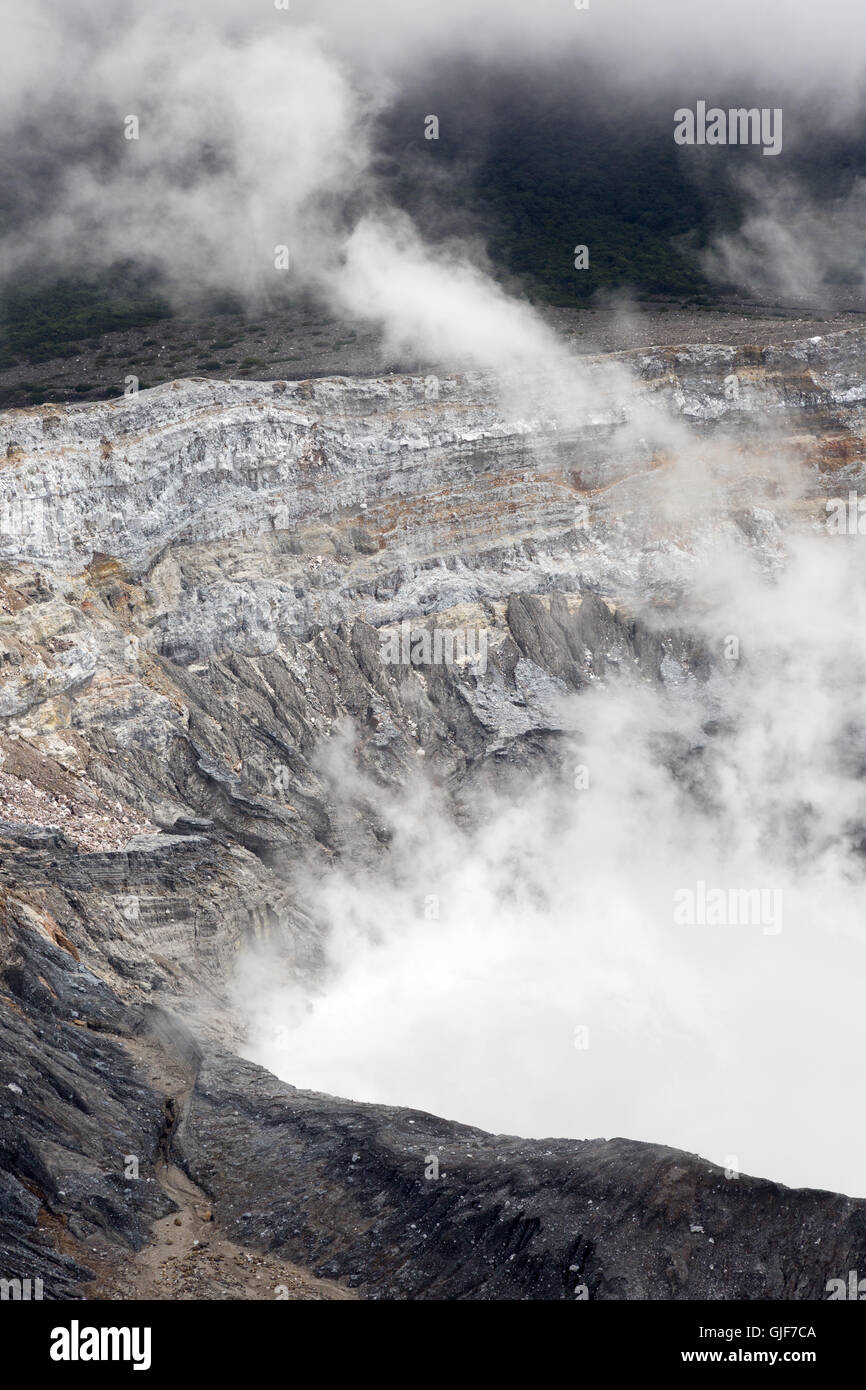 Close up del cratere del Vulcano Poas, un attivi Stratovulcano, Costa Rica, America centrale Foto Stock