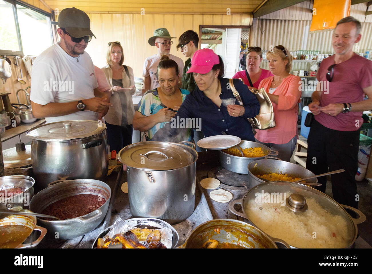 I turisti imparare circa locale Costa Rican di cucina e cultura, Poa, Costa Rica, America Centrale Foto Stock