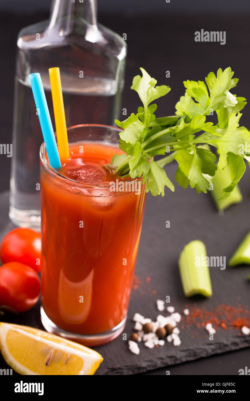 Bloody Mary cocktail in verticale Foto Stock