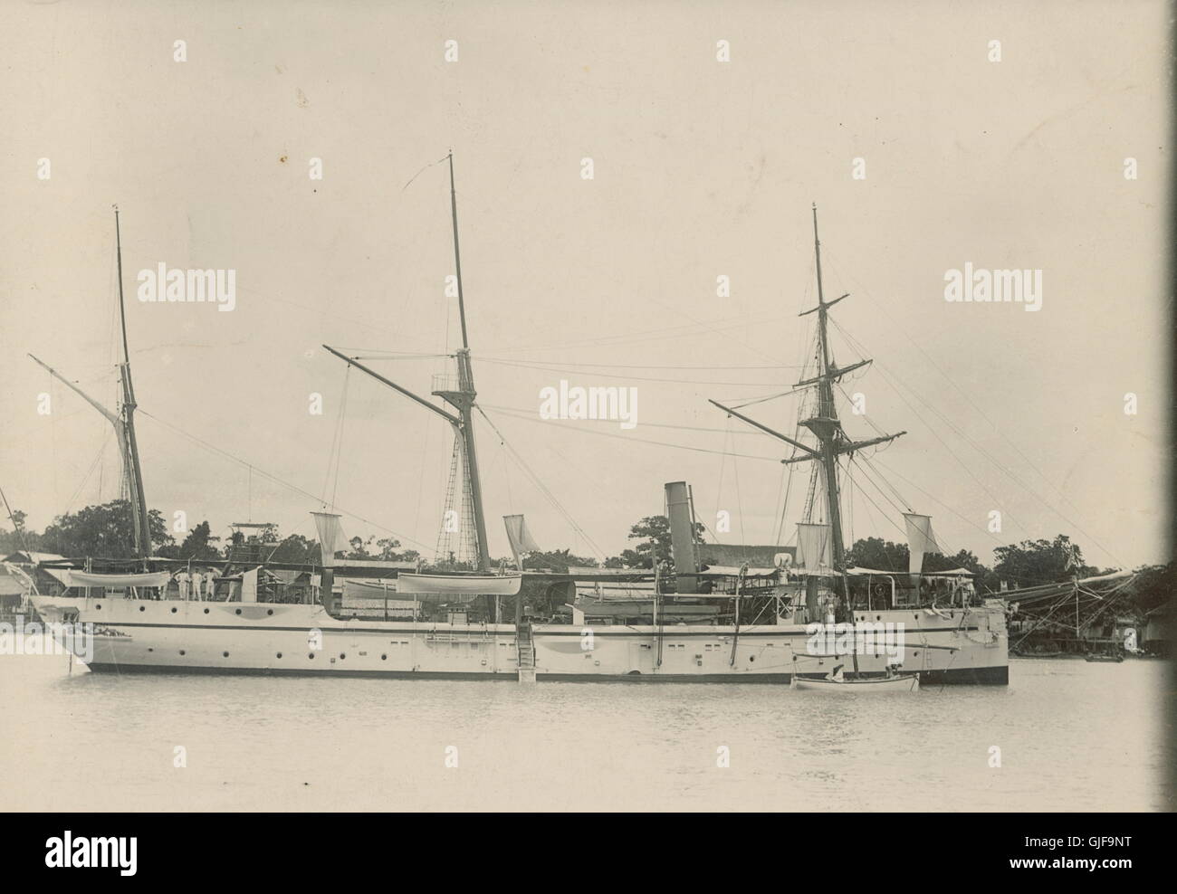 AJAXNETPHOTO. 1890 circa. BANGKOK, Thailandia (SIAM). - HMS pigmeo a Bangkok. Pigmei composito classe cannoniere. Commissionato luglio 1888; venduto aprile 1905. Fotografo:sconosciuto © IMMAGINE DIGITALE COPYRIGHT VINTAGE AJAX Picture Library Fonte: AJAX FOTO VINTAGE COLLEZIONE REF:004 Foto Stock