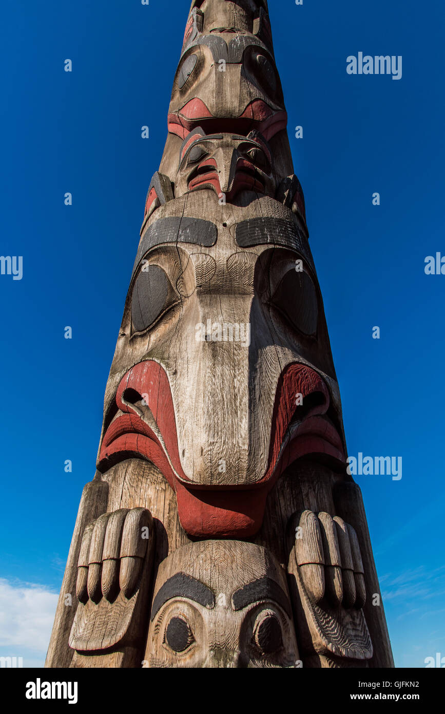 Il Cedar totem pole a Victor Steinbrueck Park, Seattle, Washington, Stati Uniti d'America Foto Stock