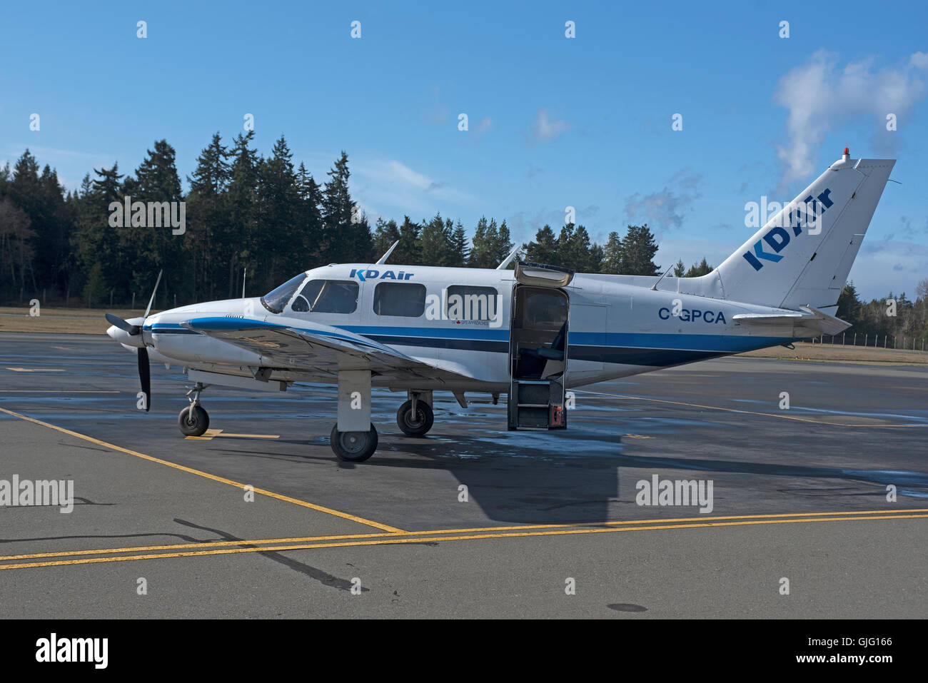 Un Piper PA 31 propulsori Twin light " commuters " in base all aeroporto di Qualicum BC Canada. SCO 11,158. Foto Stock