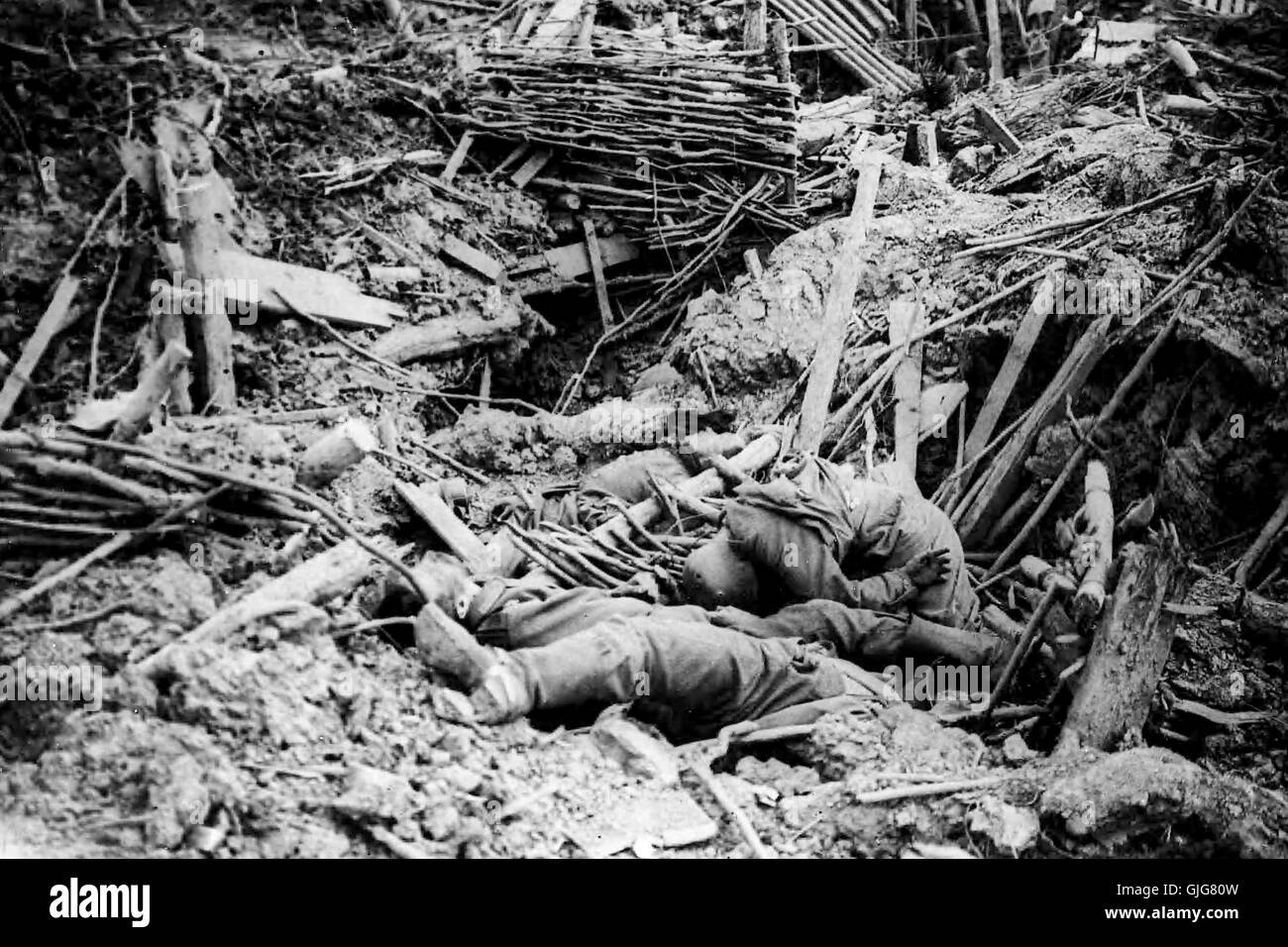 Fracassato tedesca a trincea a Messines Ridge con soldati morti, battaglia di Ypres, Belgio, la prima guerra mondiale Foto Stock
