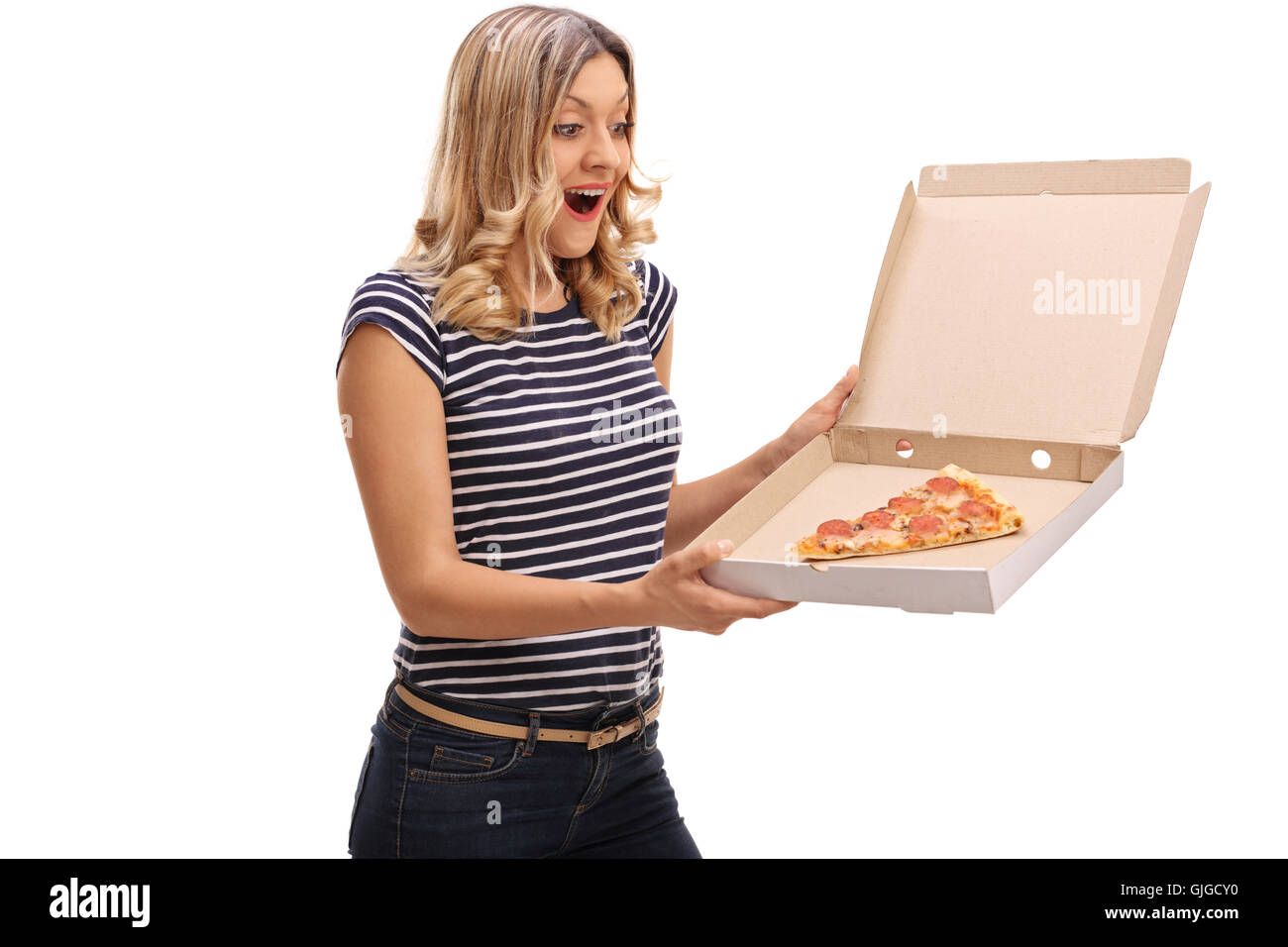 La donna sorpresa in possesso di una Scatola pizza con una singola fetta di pizza isolati su sfondo bianco Foto Stock