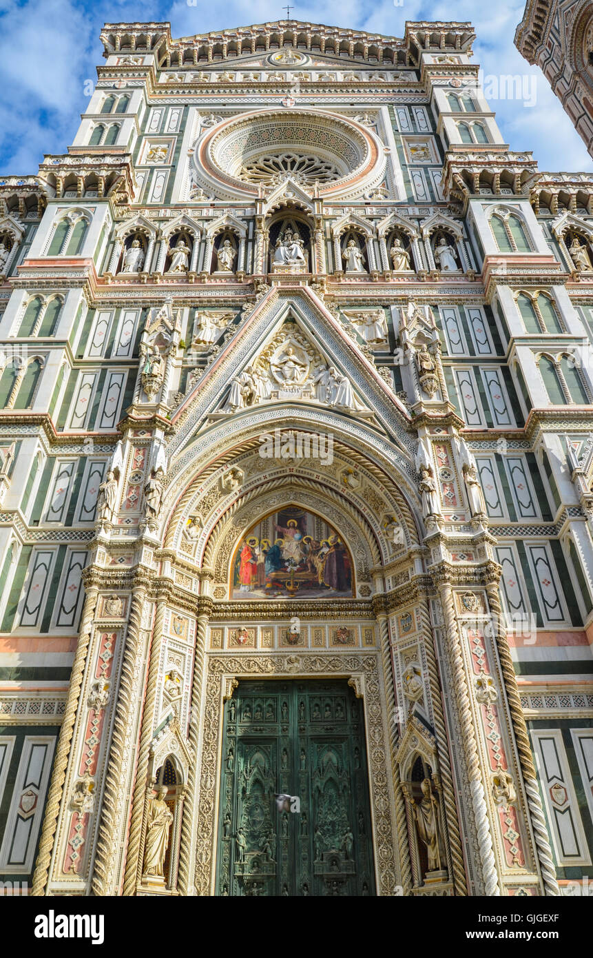 La facciata del Duomo di Firenze, Italia Foto Stock