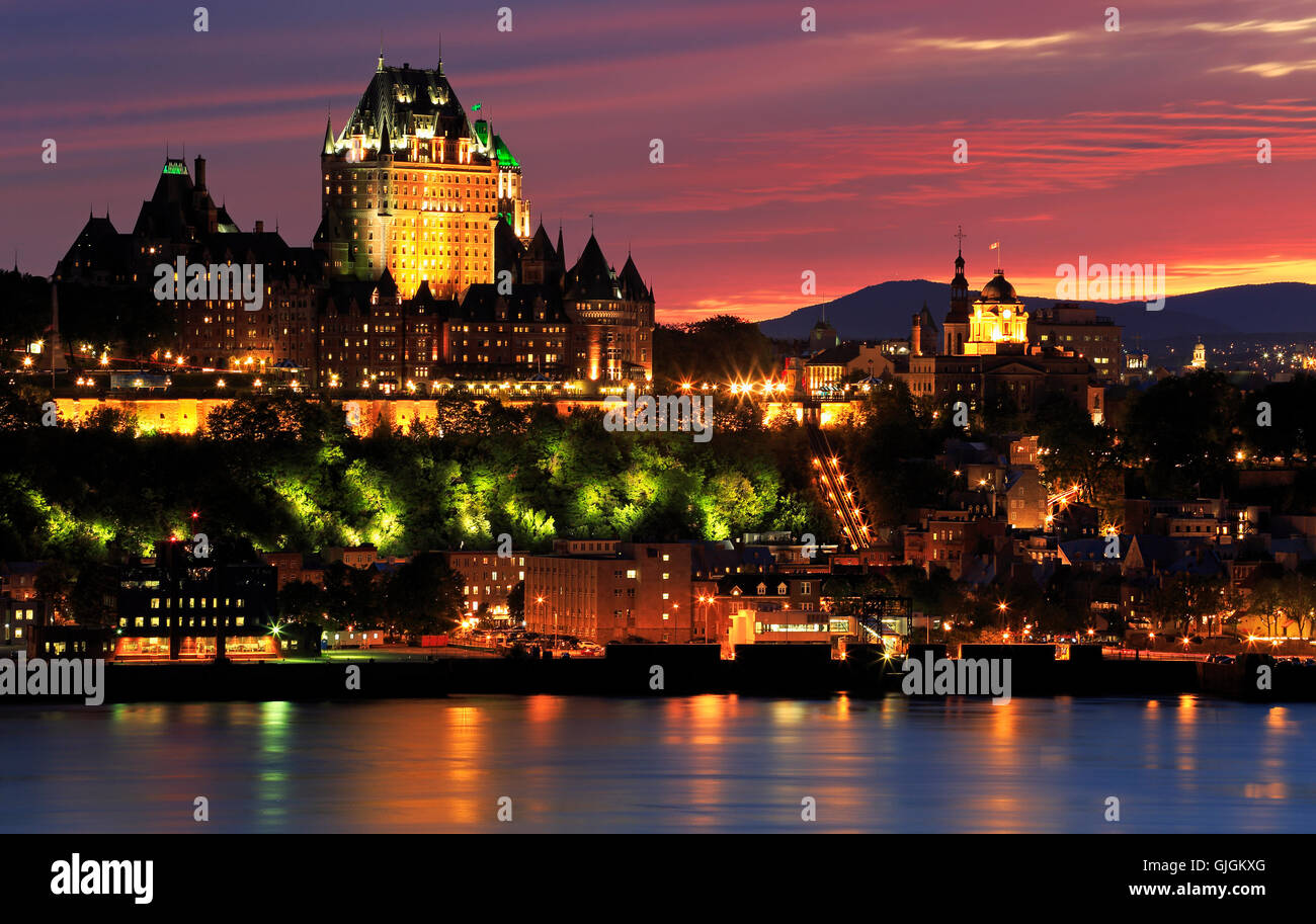 Quebec City skyline al tramonto e il fiume San Lorenzo, Canada Foto Stock