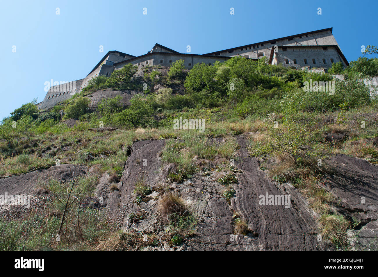Valle d'Aosta, Italia: veduta del Forte di Bard è un complesso fortificato costruito nel XIX secolo da casa Savoia, utilizzata come posizione in vendicatori Età di Ultron Foto Stock