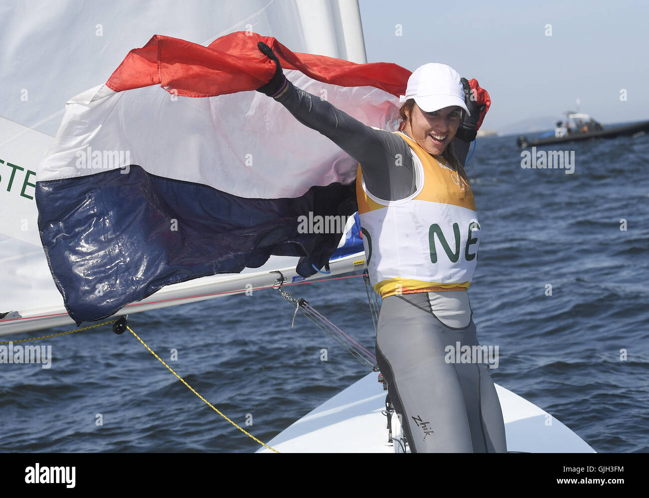 Rio De Janeiro, Brasile. 16 Ago, 2016. I Paesi Bassi " Marit Bouwmeester celebra dopo le donne del laser radial medal gara di vela presso il Rio 2016 Giochi Olimpici di Rio de Janeiro, Brasile, su agosto 16, 2016. Marit Bouwmeester ha vinto la medaglia d'oro. Credito: Liu Jie/Xinhua/Alamy Live News Foto Stock