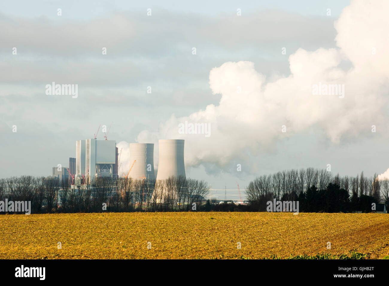 BRD, Deutschland, NRW, Rhein-Kreis Neuss, Grevenbroich, Neurath, RWE-Kraftwerk Neurath, rechts die Baustelle des neuen Kraftwerk Foto Stock