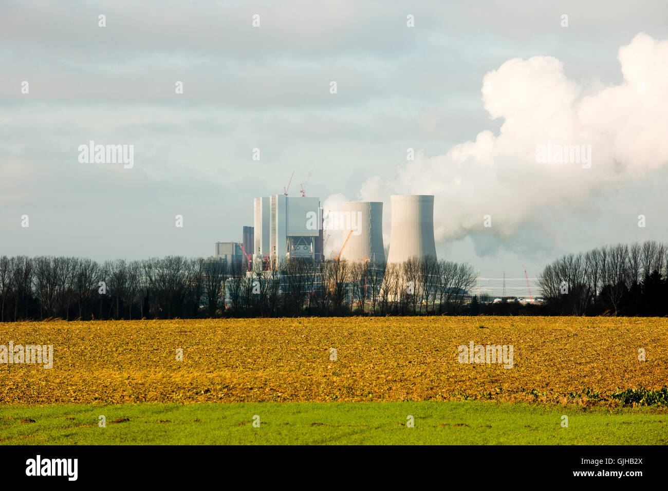 BRD, Deutschland, NRW, Rhein-Kreis Neuss, Grevenbroich, Neurath, RWE-Kraftwerk Neurath, rechts die Baustelle des neuen Kraftwerk Foto Stock