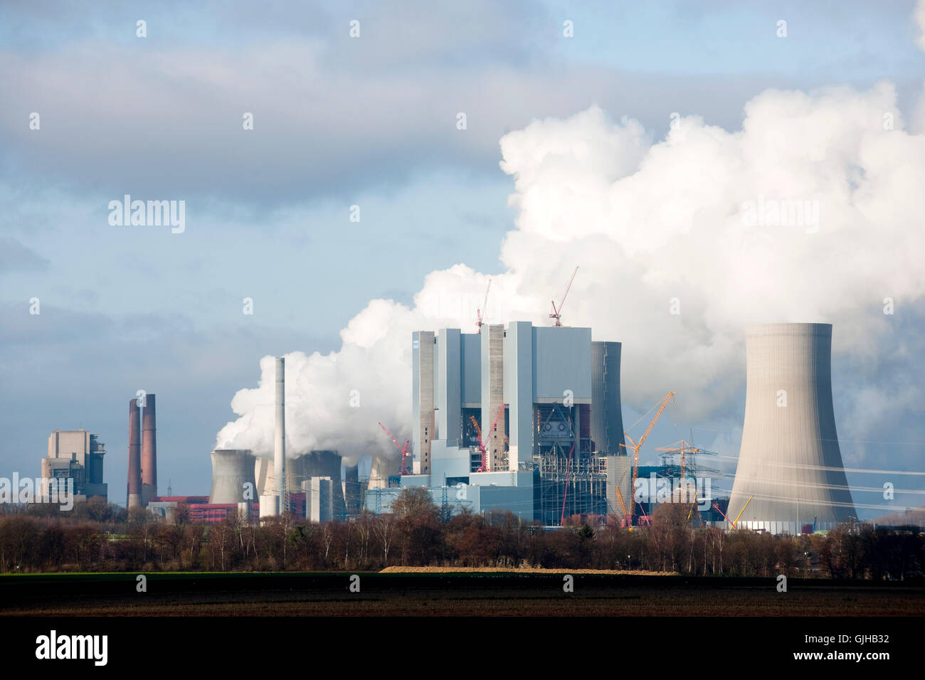 BRD, Deutschland, NRW, Rhein-Kreis Neuss, Grevenbroich, Neurath, RWE-Kraftwerk Neurath, rechts die Baustelle des neuen Kraftwerk Foto Stock
