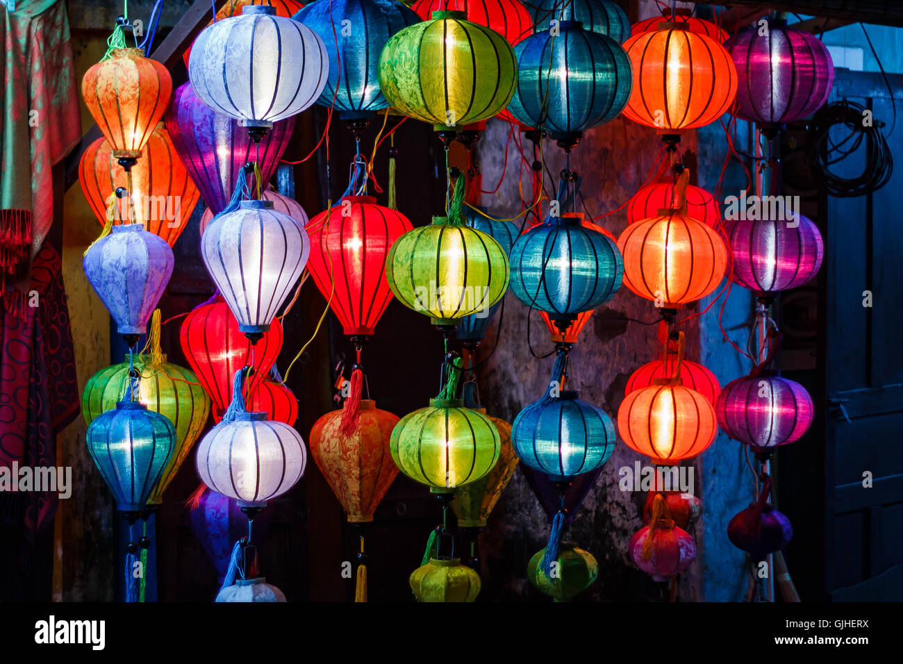 Multi-lampioncini colorati, Hoi An, Vietnam Foto Stock