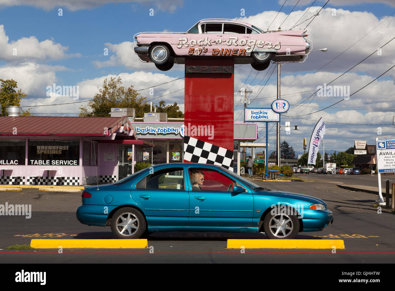 Un classico auto pubblicità Rock 'n Rogers 50's Diner, Salem, Oregon, Stati Uniti d'America Foto Stock