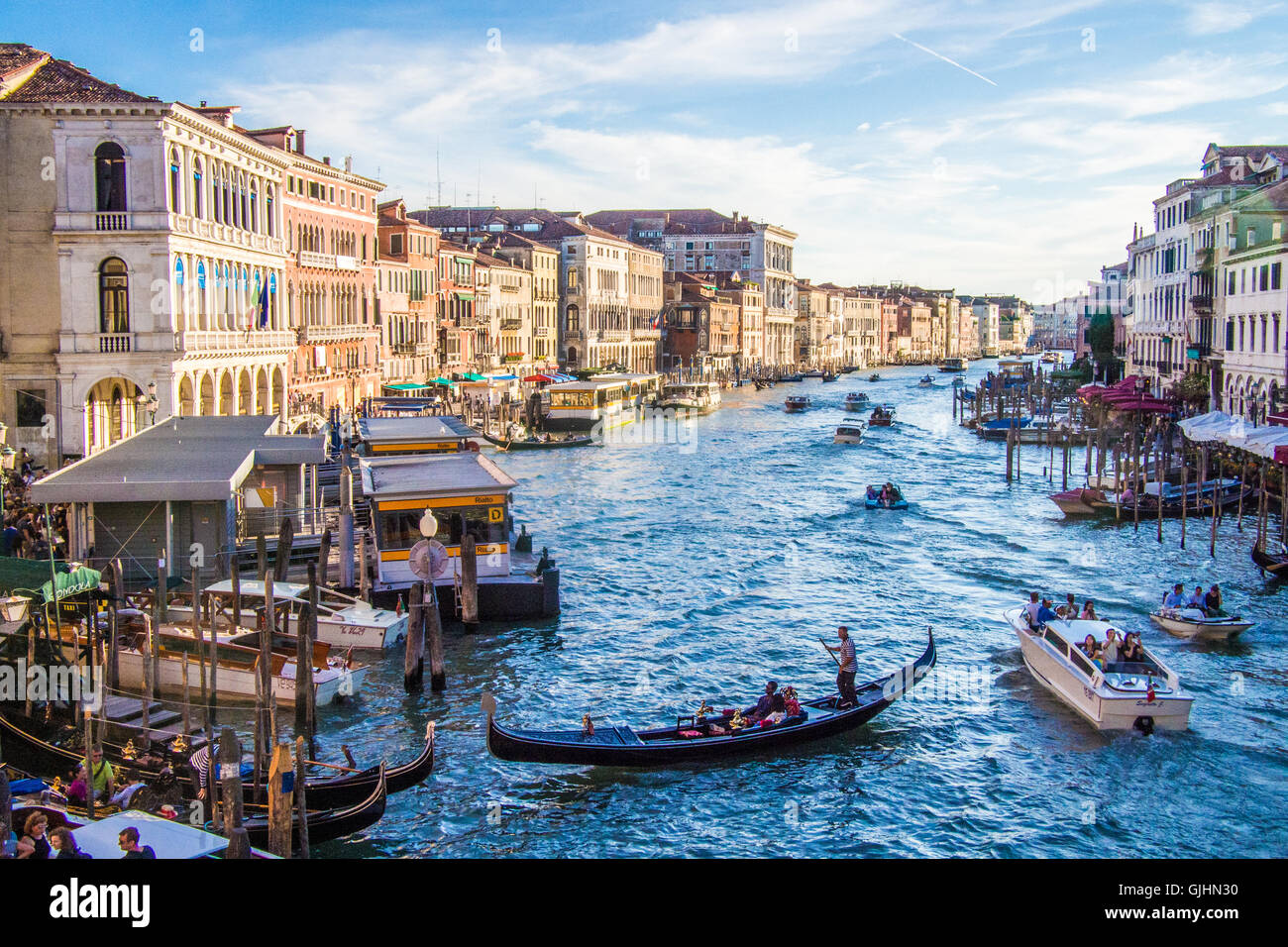 Canal Grande vicino al Ponte di Rialto, Venezia, Veneto, Italia. Foto Stock
