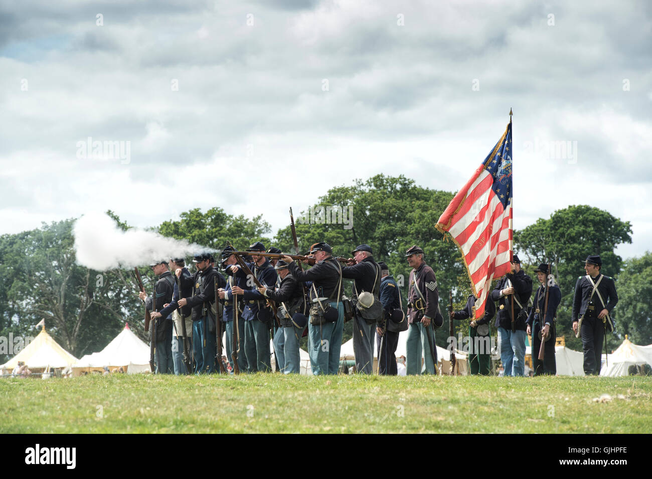 Unione dei soldati sul campo di battaglia della Guerra Civile Americana rievocazione storica a Spetchley Park, Worcestershire, Inghilterra Foto Stock