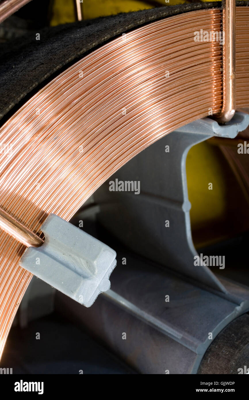 Roll-off albero di un gas schermato macchina di saldatura Foto Stock