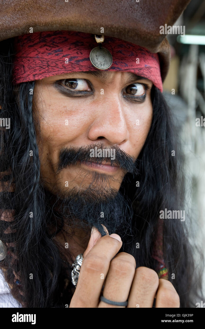 Pirate man makeup immagini e fotografie stock ad alta risoluzione - Alamy