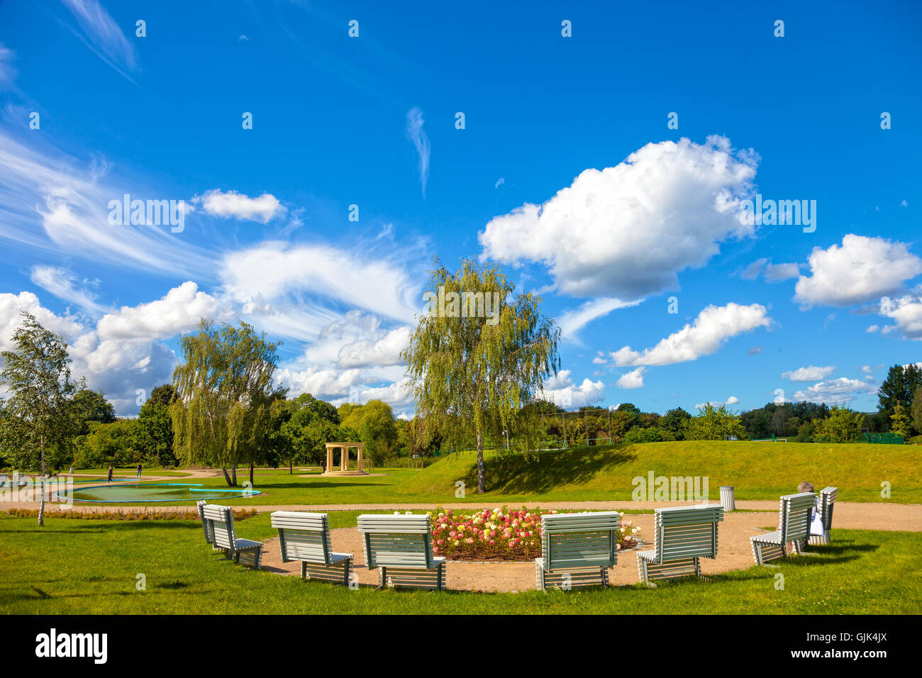 Posto incantevole per rilassarsi nel parco della città di Sopot, Polonia. Foto Stock
