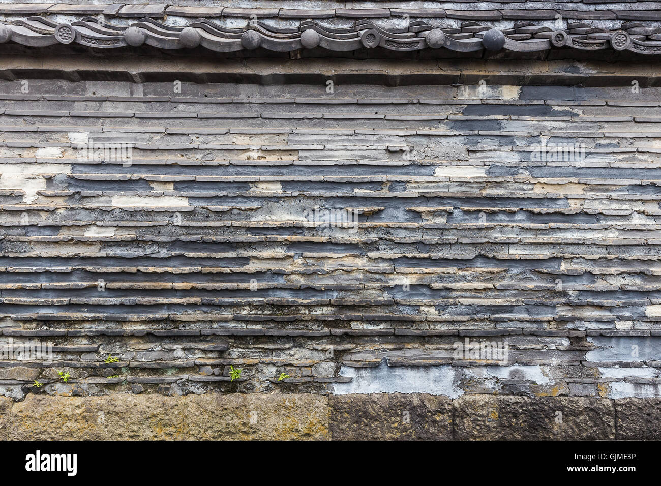 Di Kannon-ji il tempio della Tsuji-bei a parete un muro di fango costruito nell'era di Edo. Esso è stato costruito da alternativamente la formazione di pallini di fango e di piastrelle. Foto Stock