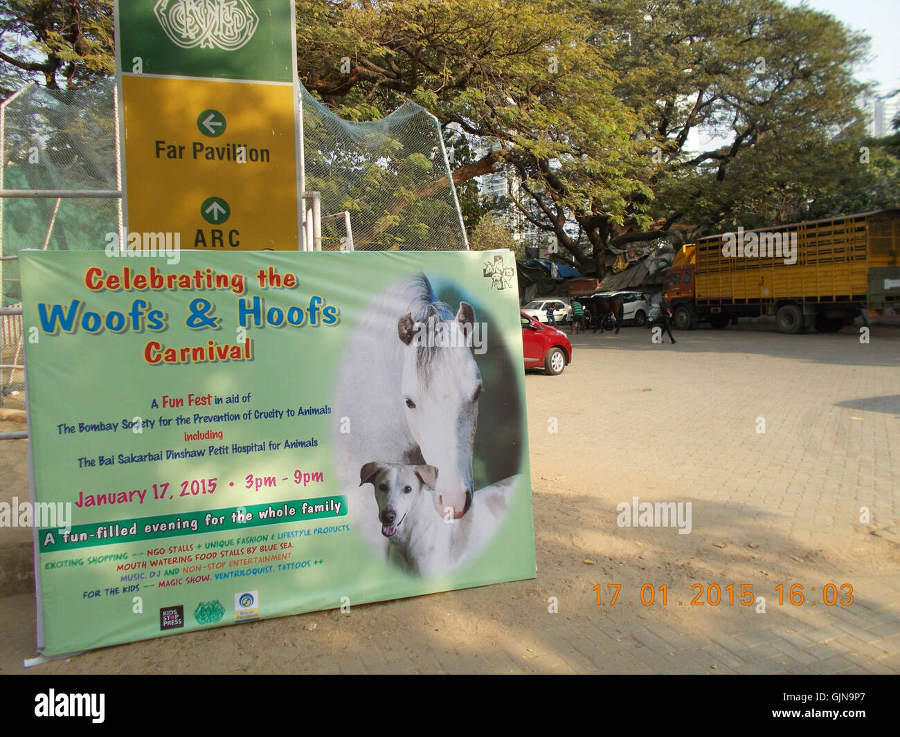 Il "Woofs and Hoofs Carnival" è un evento di beneficenza organizzato dalla SPCA, che celebra il legame tra gli animali domestici e i loro proprietari. Il carnevale prevede varie attività per promuovere il benessere degli animali e sensibilizzare l'opinione pubblica sull'adozione e il salvataggio degli animali domestici. Foto Stock
