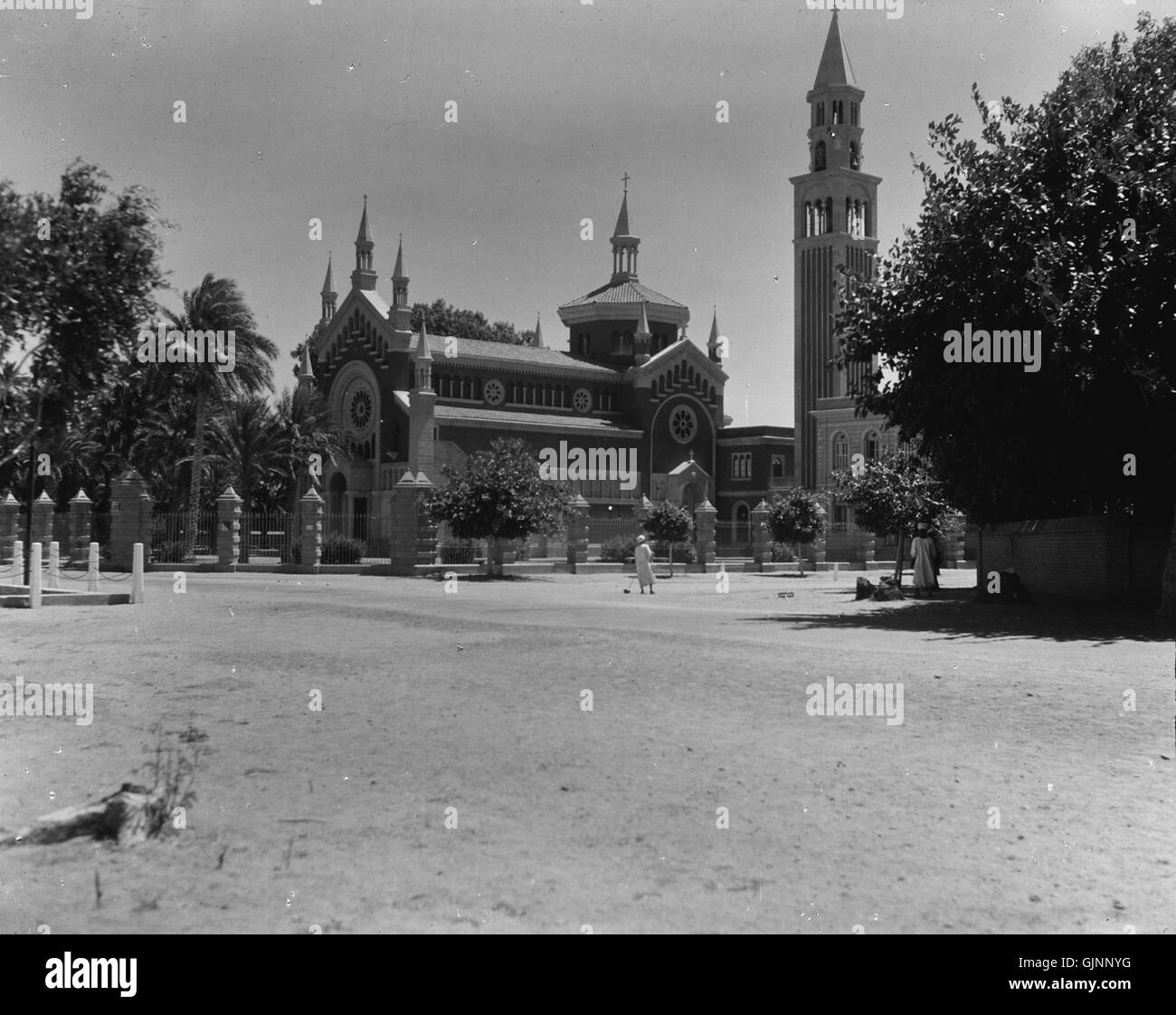 La cattedrale cattolica romana di Khartoum, in Sudan, costruita nel 1936, è un punto di riferimento architettonico della città. Rappresenta la presenza del cristianesimo in Sudan, combinando stili locali ed europei nel suo design. Foto Stock