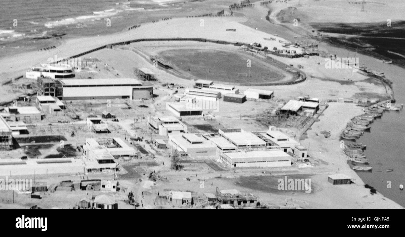 Questa voce fa riferimento a Tel Aviv, Israele, e a un documento storico o a una fotografia della città. Può riflettere eventi significativi, sviluppo urbano o patrimonio culturale a Tel Aviv. Foto Stock