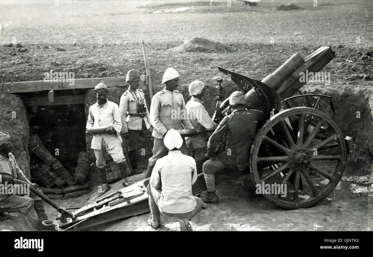 Questo è un riferimento alla versione turca dell'obice da 10,5 cm leFH 98/09, un pezzo di artiglieria utilizzato dall'esercito turco. Il modello era basato sul tedesco leFH 98/09, ed è stato utilizzato in varie operazioni militari. Foto Stock