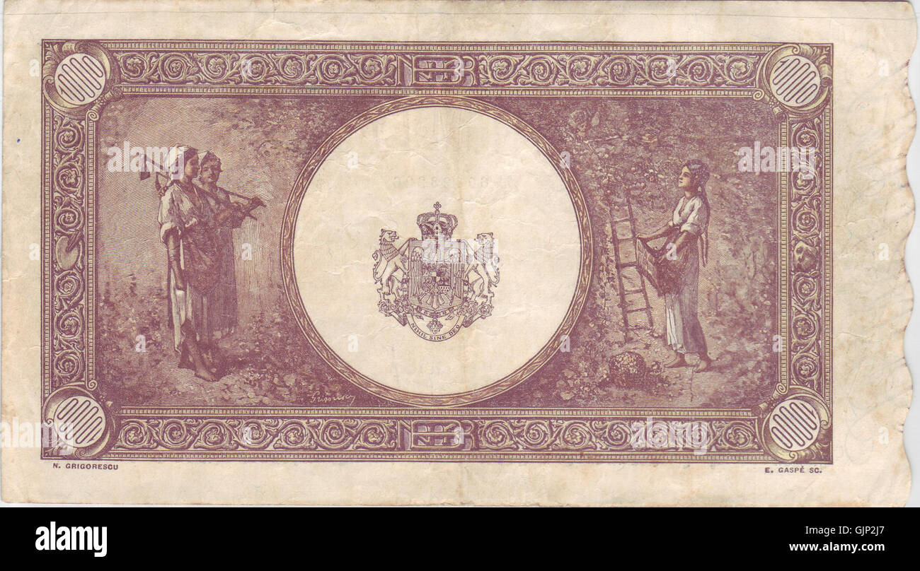 Il rovescio della banconota lei del 1946 10.000 presenta simboli storici e culturali, che riflettono il periodo post-bellico e la storia monetaria della Romania. Il progetto incorpora elementi complessi legati al patrimonio finanziario e nazionale della Romania. Foto Stock