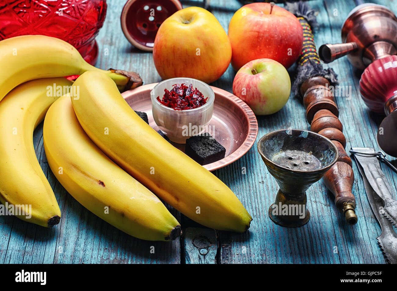 Arabo tradizionale narghilè tabacco con aroma di banana Foto Stock