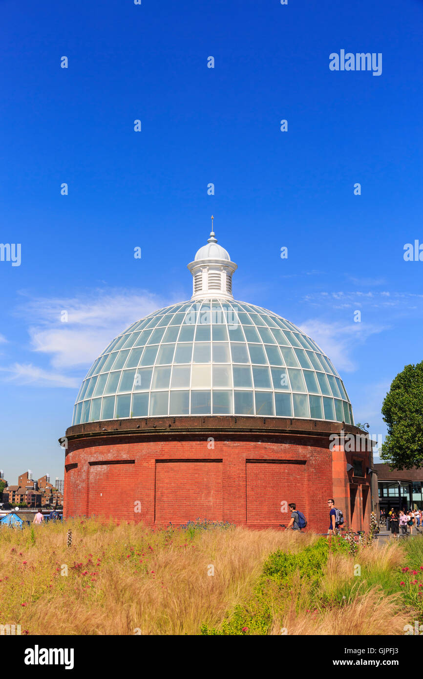 Ingresso al Greenwich foot tunnel, lato sud, Londra, Inghilterra Foto Stock