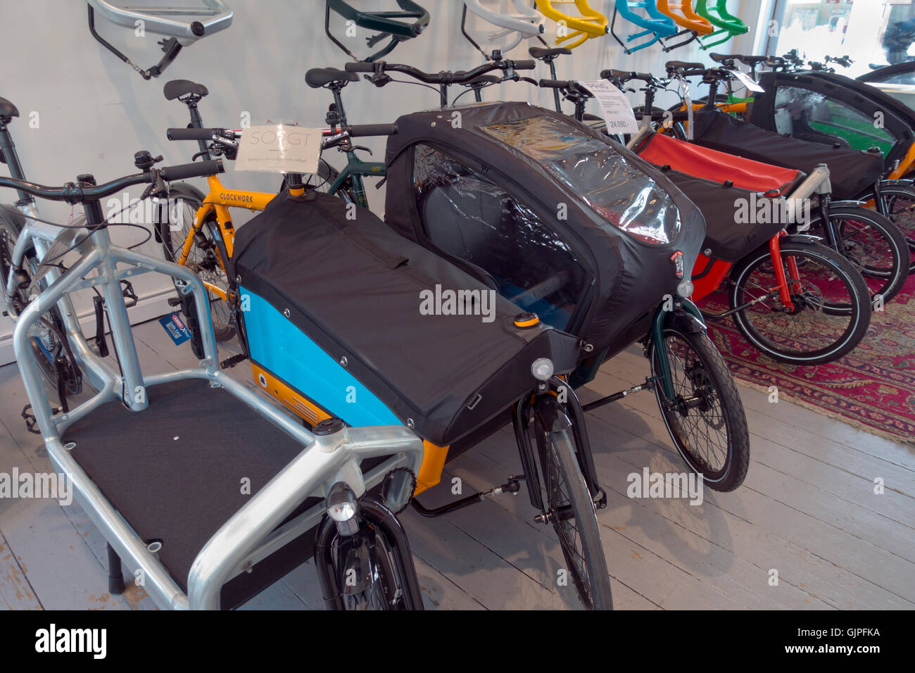 Bullitt cicli di portante in Larry vs. Harry Bullitt cycle shop, a Copenaghen, casa dell'originale Bullitt cargo bike. Copenhagen, Danimarca. Foto Stock